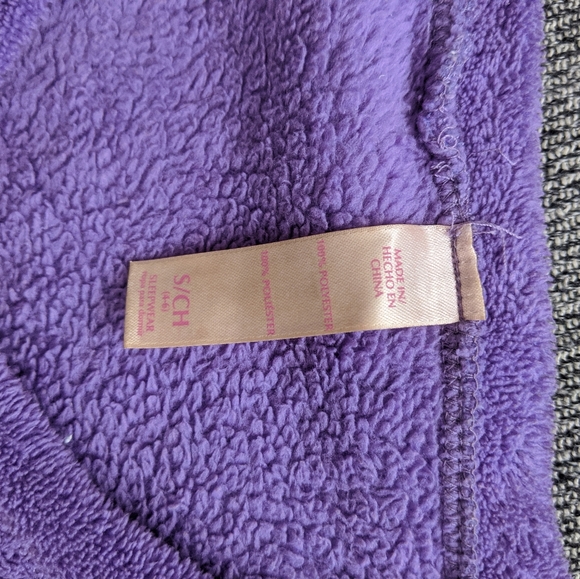 Sweaters - Picture 9 of 9